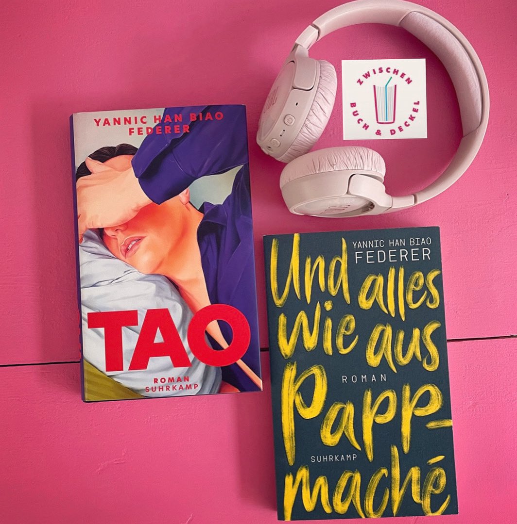 Folge #5 von #ZwischenBuchundDeckel ist online! Diesmal ist <a href="/yannicfederer/">Yannic Han Biao Federer</a> bei mir zu Gast in der virtuellen Kneipe des Podcasts vom Literaturhaus Wiesbaden! Wir sprechen über Tao, wem die eigene Geschichte gehört und Teppichböden 😋. Hört gerne rein. wiesbaden.de/medien-zentral…
