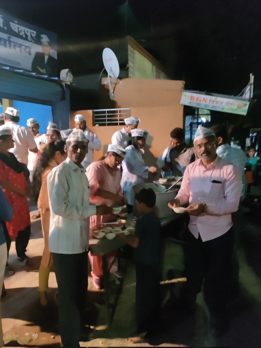 SuniLBhoyar_AAP's tweet photo. आम आदमी पार्टी चंद्रपूर महानगराच्या *महिला आघाडी अध्यक्ष ऍड श्रीमती सुनीताताई पाटील यांचे तर्फे रमजान ईद निमित्ताने "शिरखुर्मा" आस्वाद कार्यक्रम*
🌺💖🌹💐💐🌹💖🌺💐🌹💖
संकलन
सुनील रत्नाकर भोयर
*संघटनमंत्री* चंद्रपूर जिल्हा महानगर
@AAPMaharashtra @aapvidarbha @AAPInNewsMH https://t.co/g2L188gRd6