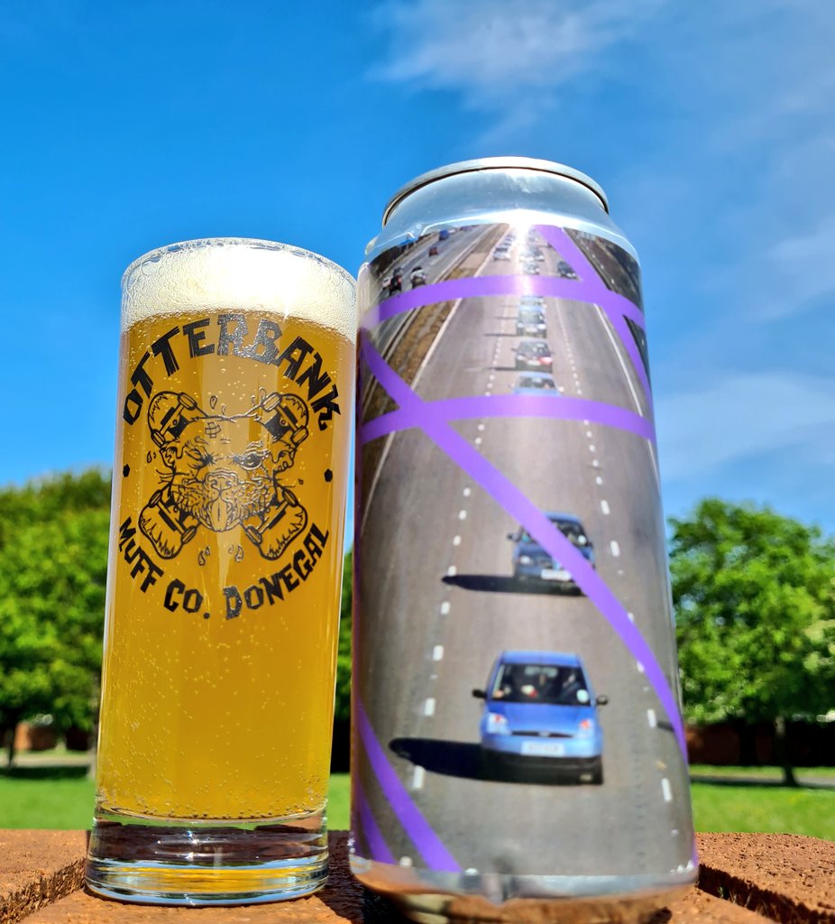 antrim_man's tweet photo. @otterbrews #middlelane American Pale Ale is fast lane quality. Lovely little sessionable brew for this awesome day, beep beep #sláinte 🍻
#craftbeer https://t.co/yVx7sE00yX