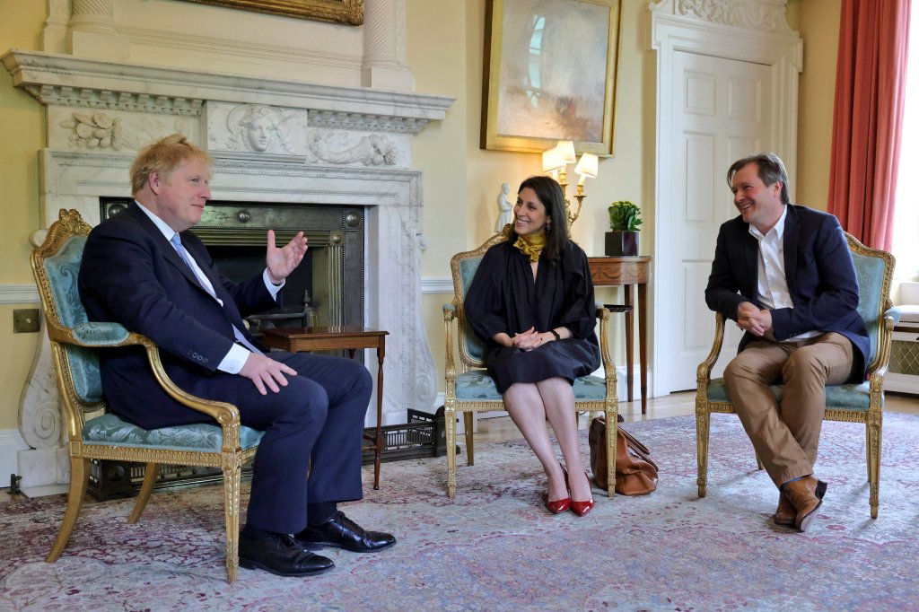 The fact that Nazanin can sit in the same room as him and smile as though nothing happened is absolutely incredible. The strength of this woman is unmatched. Same goes for Richard after his hunger strike was utterly ignored. Both worth 1000x that liar. 
#JohnsonOut #JohnsonOut107