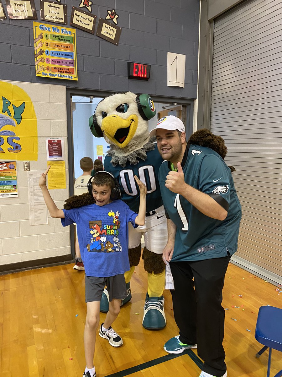 PSD_MsHickmott's tweet photo. Another incredibly fun morning at @PSDDeibler celebrating our Chores for Charity initiative and all the money students earned for our community! 🎉🦅 https://t.co/0qjUn5mboi