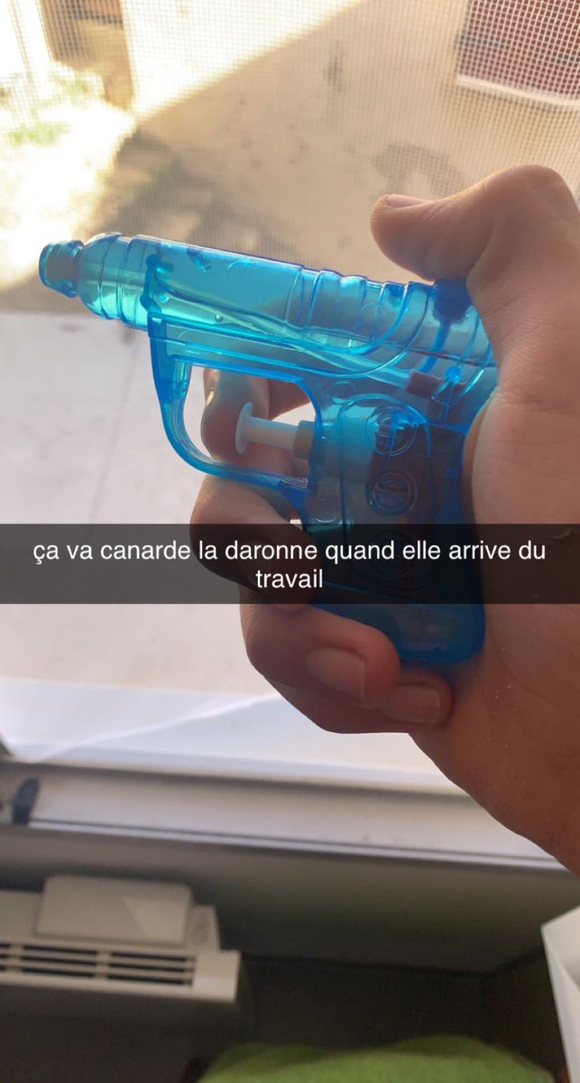 t_mglll's tweet photo. je suis postish à la fenêtre depuis 10min https://t.co/N6NxvIuMPU