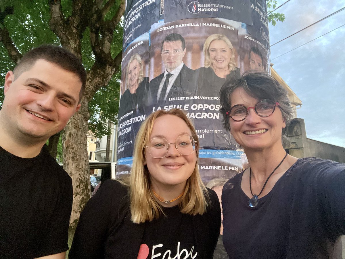 fgrolet's tweet photo. 🙂Ce matin, vous avez découvert notre message fièrement affiché dans les rues de #Metz !
#JeVoteRN🇫🇷 #legislatives2022 #Metz3 #Moselle https://t.co/VAO2Asv1j6