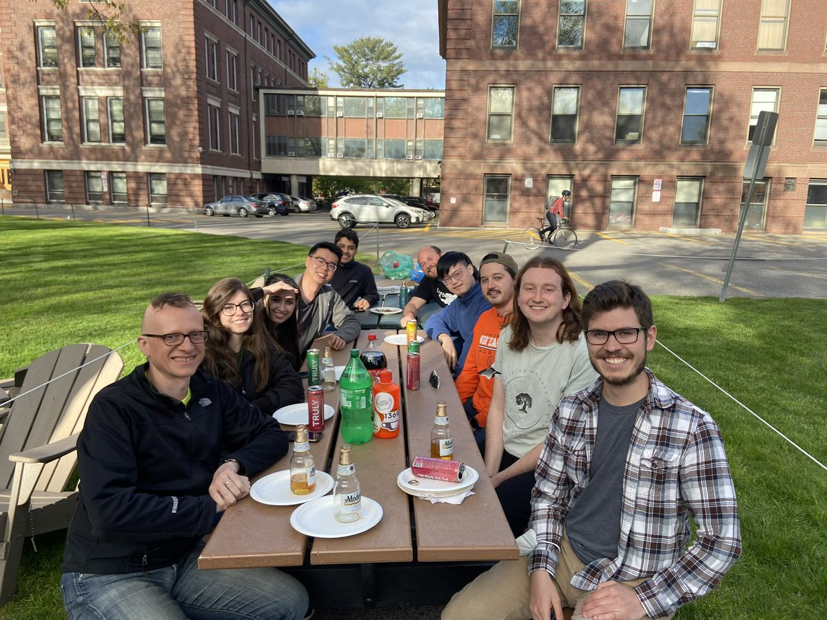 TheAzizLab's tweet photo. It’s a beautiful day for a lab deep clean! ☀️ thanks to @JD_Sosa_  for organizing!! https://t.co/gMEnpufMef