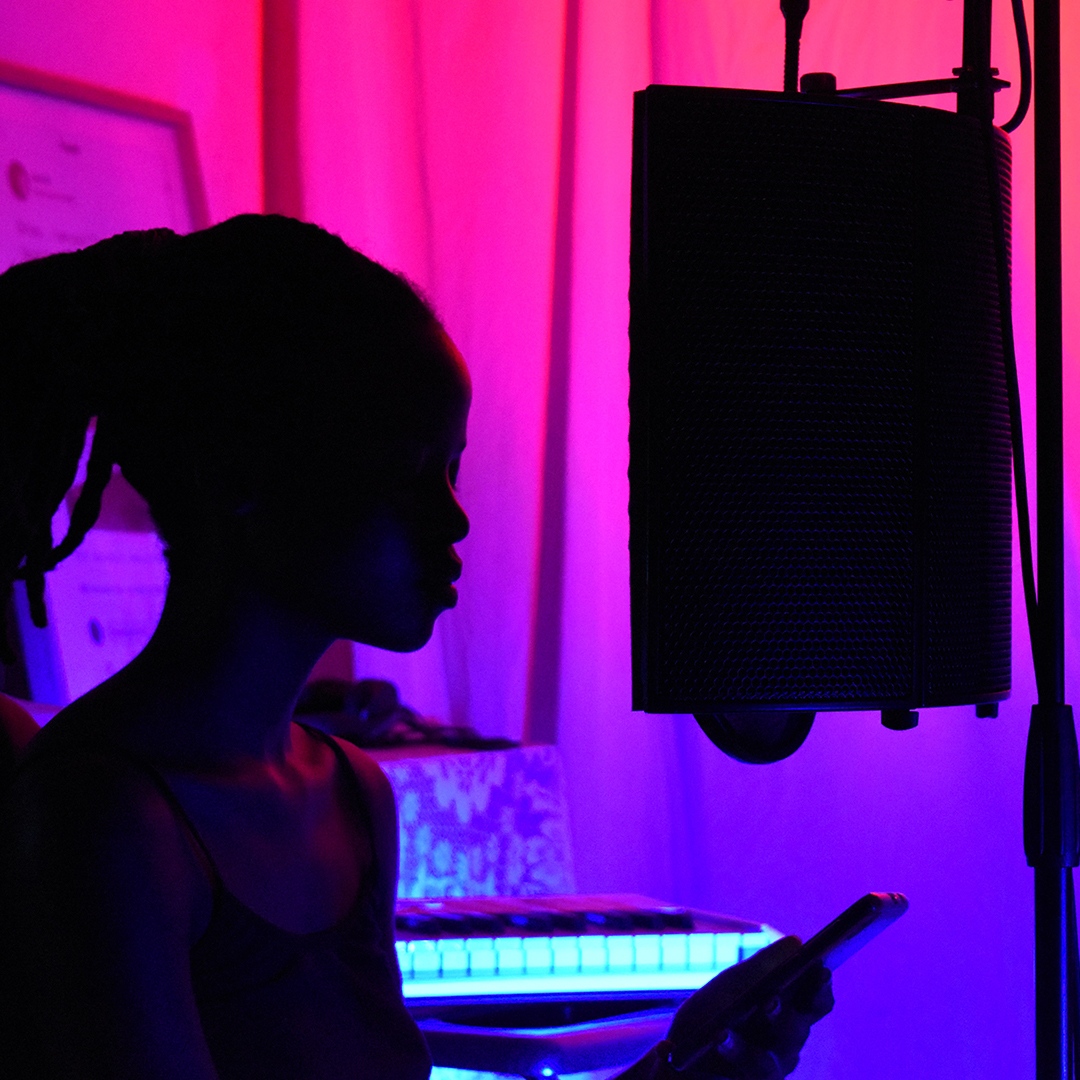 BasenoteMusic's tweet image. Our goal is to take away the stress of financing your music career, so you can focus on the passion and creativity, while the money makes itself 🎤💰

#BaseNoteApp #MusicArtist #BaseNote #Crowdfunding #MusicCareer #SingerSongwriter #RecordingArtist #InTheStudio #RecordingStudio