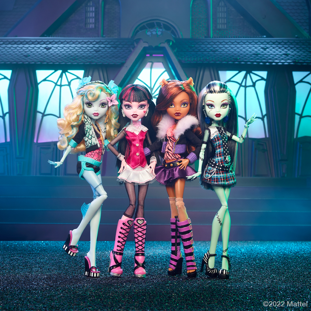 Love.Monster High - SPOOKY TIME E G3! Outubro, o mês do Halloween, traz  também o início oficial da terceira geração de Monster High. As bonecas já  estão à venda nos EUA! 👀