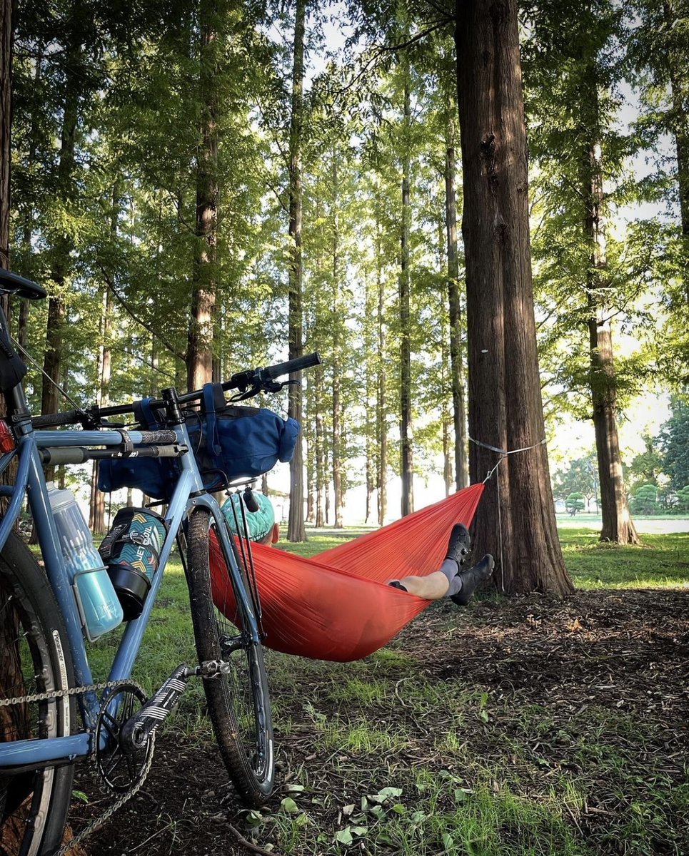 PolarBottle's tweet photo. Our goal this #weekend is to find that sweet balance of #biking and relaxing🚲🌲
#whatthemuck
📷: @davos.touring
#gravelgrinders #springriding #cyclingtime #mtblife https://t.co/6bDaLqiOSU