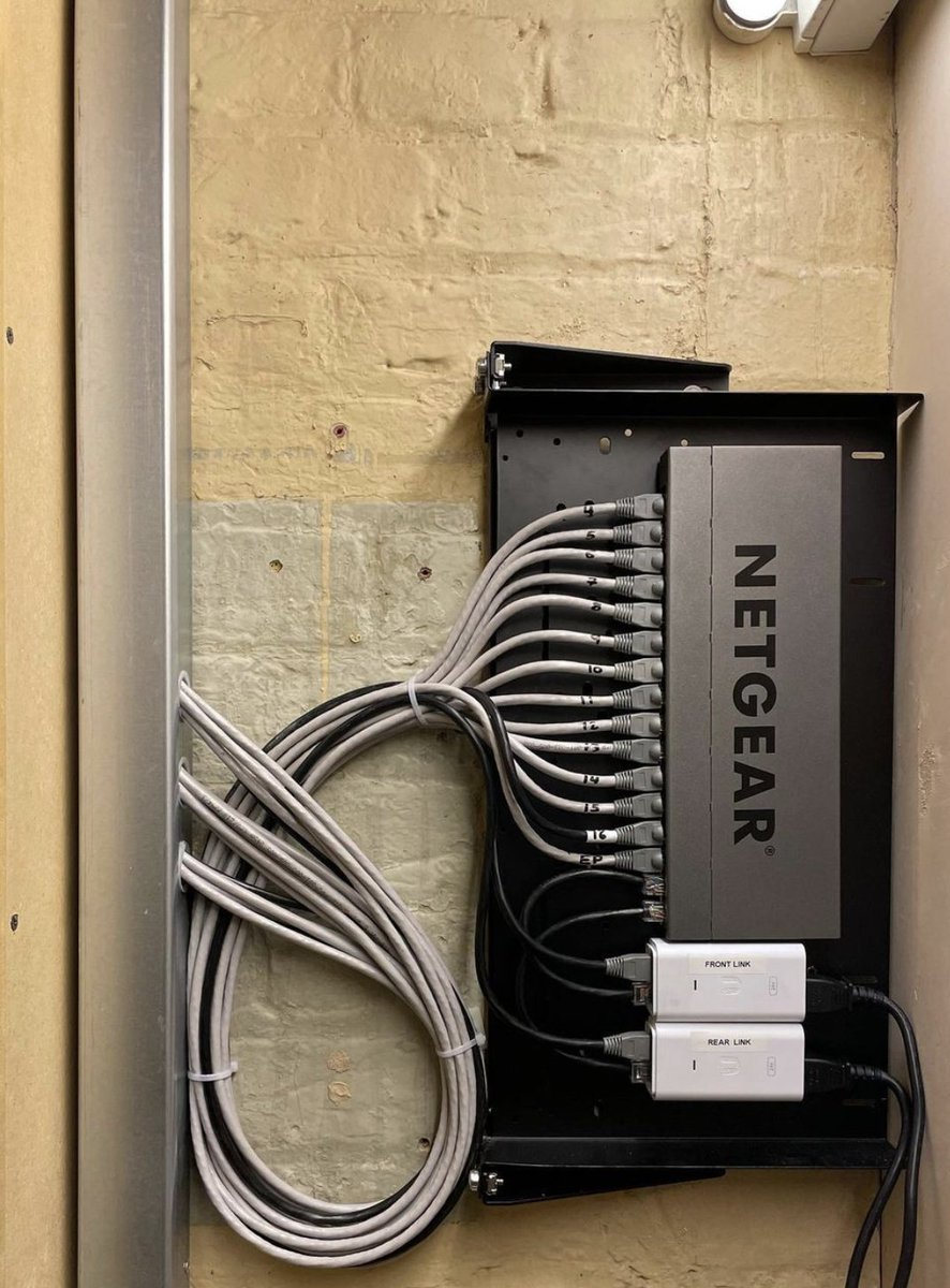 NETGEAR's tweet photo. Compact, powerful, and fanless, our Gigabit PoE+ Switch is the perfect center piece of this clean setup for a BPT entryphone system. Thanks @coreprotectiontech_  

Tag us for a chance to be featured. https://t.co/cwvJT5YbWA
#NETGEARBusiness #PoE #VoIP #networkSwitch #Network #IT https://t.co/qrtdIvw9V2