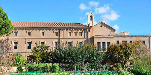 IUSMVBPsicoesp's tweet photo. La comunitat benedictina de Sant Pere de les Puel.les, acull un any mes el #MasterTEC 

Una #formació que ofereix l'espai per crear el vincle entre la pròpia experiència i l’herència #espiritual i #mística cristiana. https://t.co/64ZC4Ntxbp

@ACUBmbc @ReligiososCat @catreligio https://t.co/co78fyVN3D