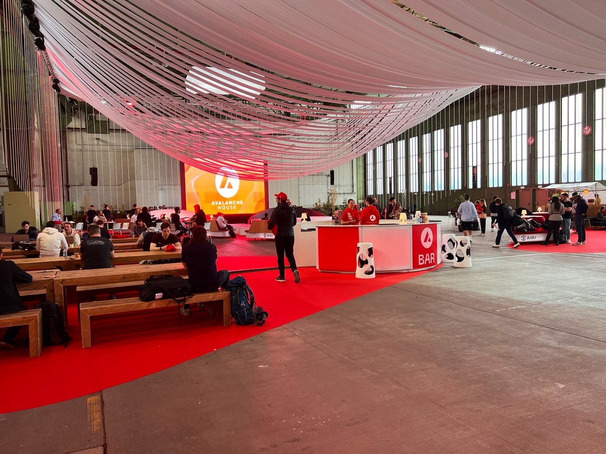 MC @ #Avalanche House Berlin.