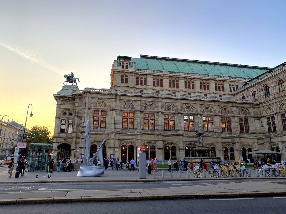 BenSostenuto's tweet photo. Good evening from Vienna βοΈ π¦πΉ
Views of both the Opera House and the Musikverein buildings in the late afternoon sunlight.
#OldVienna #FirstDistrict #ViennaStateOpera #Musikverein #MayInVienna #TwitterReturn #VPO https://t.co/dbT9XMvzT8