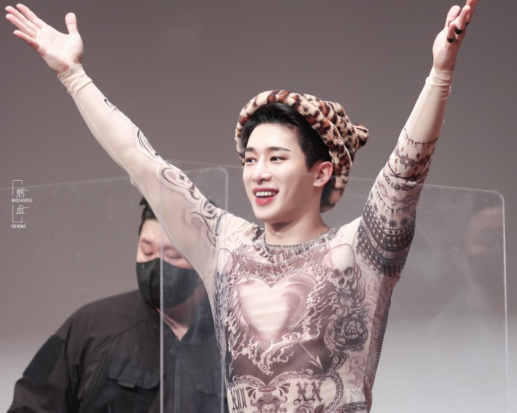 WholeHearted_WH's tweet photo. 🙆🏻‍♀️ @official__wonho 

#원호 #WONHO 
#기억할게_원호와_걸어온_7년 https://t.co/dMakyLVkJN