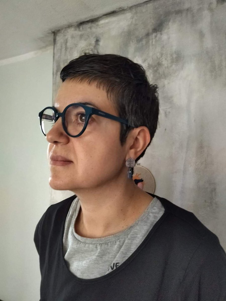 We will meet you with a very modest artist. She dreams to paint not only as a hobby and an inner necessity but as a profession with which to support herself financially.
We present you Tsvetelina Stefanova!

#ArtistOnTwitter #painter #Bulgaria