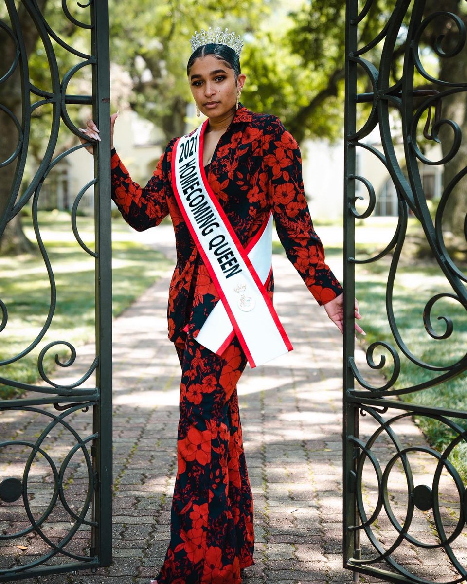 _briannnna__'s tweet photo. “And those he predestined he called. Those he called he justified and those he justified he glorified”-Romans 8:30                        
Biology Pre-Med B.S.✅
Cum Laude ✅
Student-Athlete✅ 
2021-2022 Homecoming Queen✅
BSAA founder&amp; president✅
3x President List/Deans List ✅ https://t.co/POUNfylonL