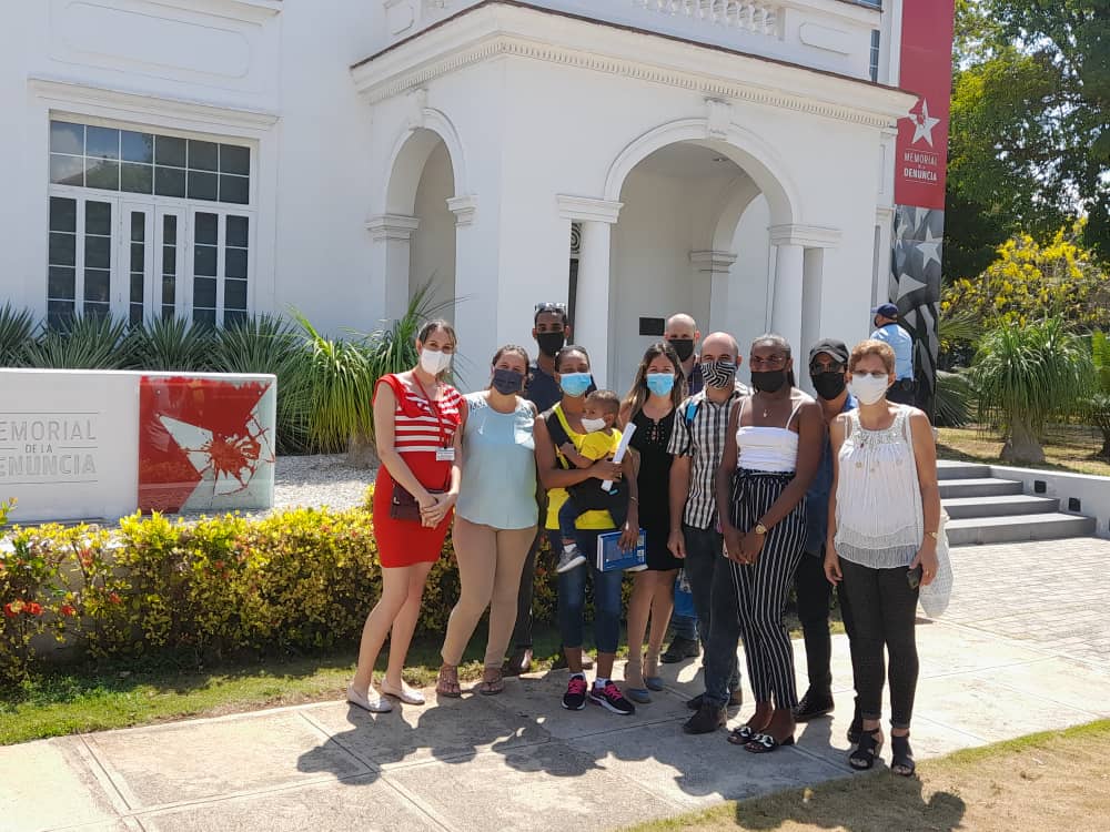 YasminGzlez74's tweet photo. Visita de los jóvenes de IPROYAZ en la Habana al Memorial de la Denuncia, desde nuestra historia nos crecemos para ser hombres y mujeres de ciencia. #iproyaz. #Azucareros. #continuidad. #VamosPorMás. https://t.co/ZKEDF84yH0