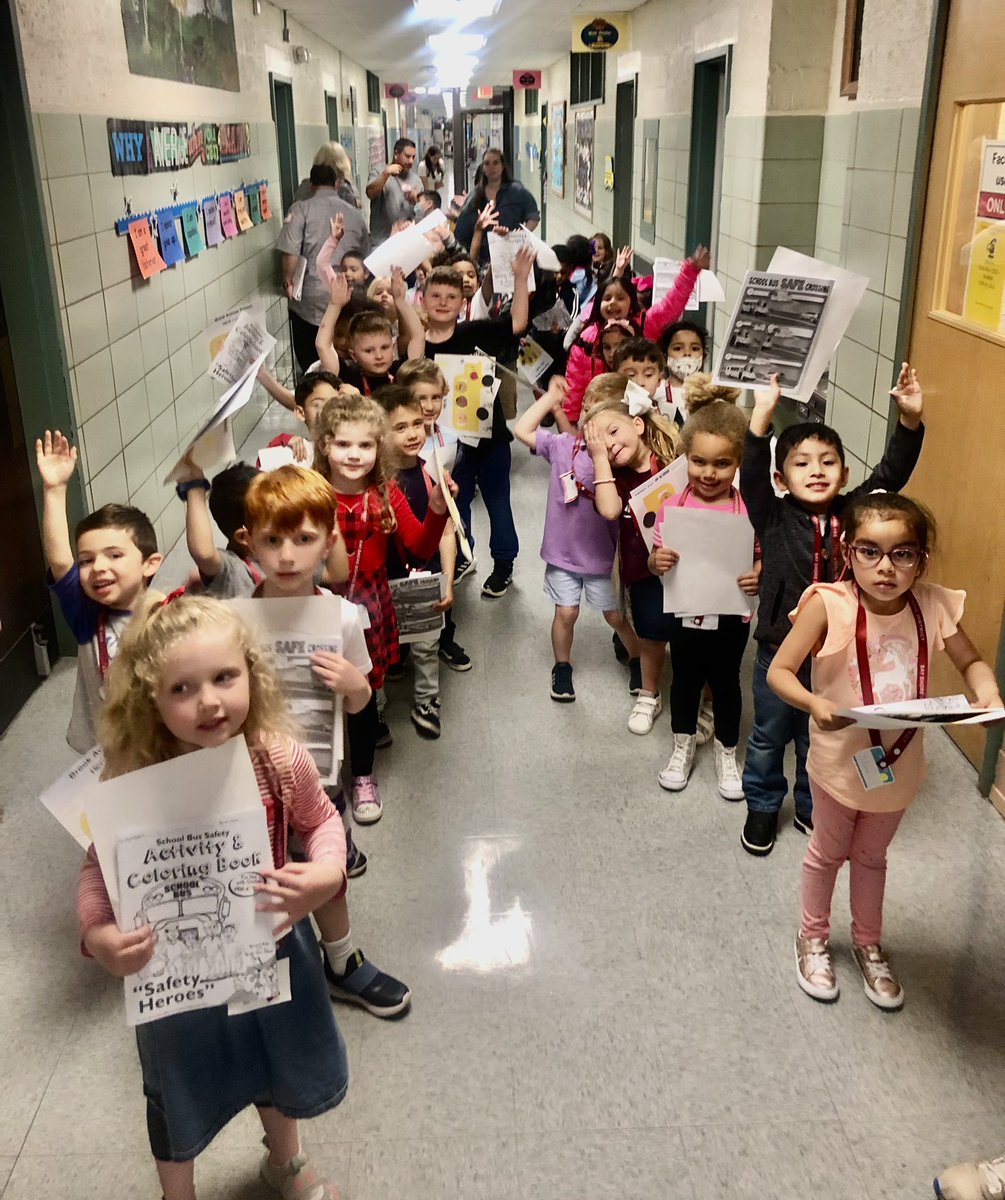 BrookAveSchool's tweet photo. We excitedly welcomed our incoming @BrookAveSchool Kindergarten students, @BayShoreSchools Class of 2035, at last night’s Orientation! Welcome to our special little learning community! https://t.co/mi6GiBr4T0