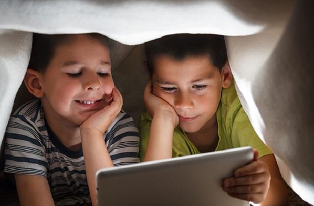 punjabkesari's tweet photo. Internet Addiction: इंटरनेट की लत छुड़ाने के लिए आज से सेट करें बच्चों का Time Rules
https://t.co/437ydjGYMt
#mobileaddiction #InternetAddiction #TimeRules #screentime #childcare #parentingtips https://t.co/bkhwWmssPf