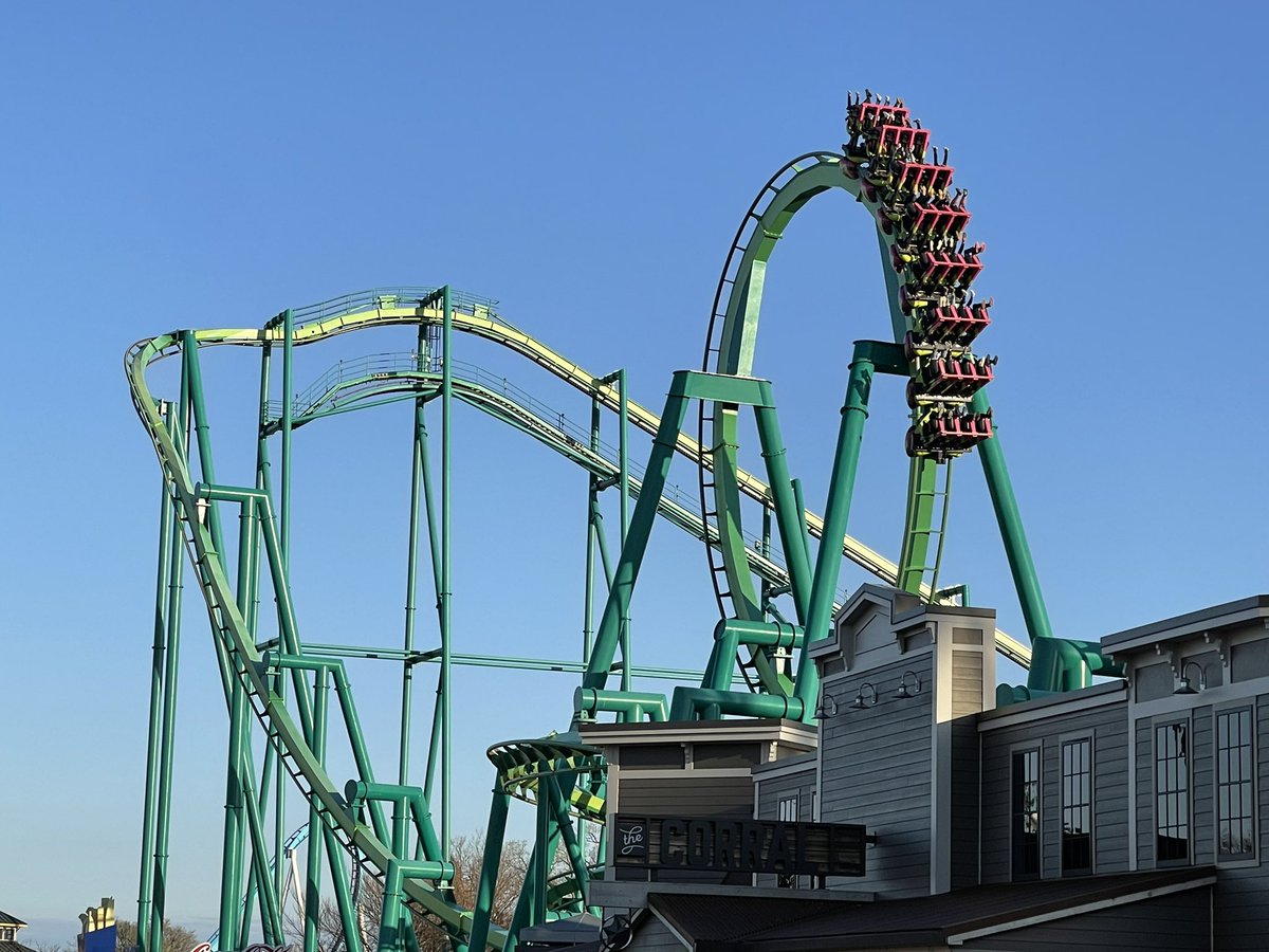 BuckeyeCoaster's tweet photo. Raptor at @cedarpoint flying high over the skies &amp; keeping watch! #CPRaptor #CedarPoint #CPCoasters #CP2022 https://t.co/9XjPXcHvSv