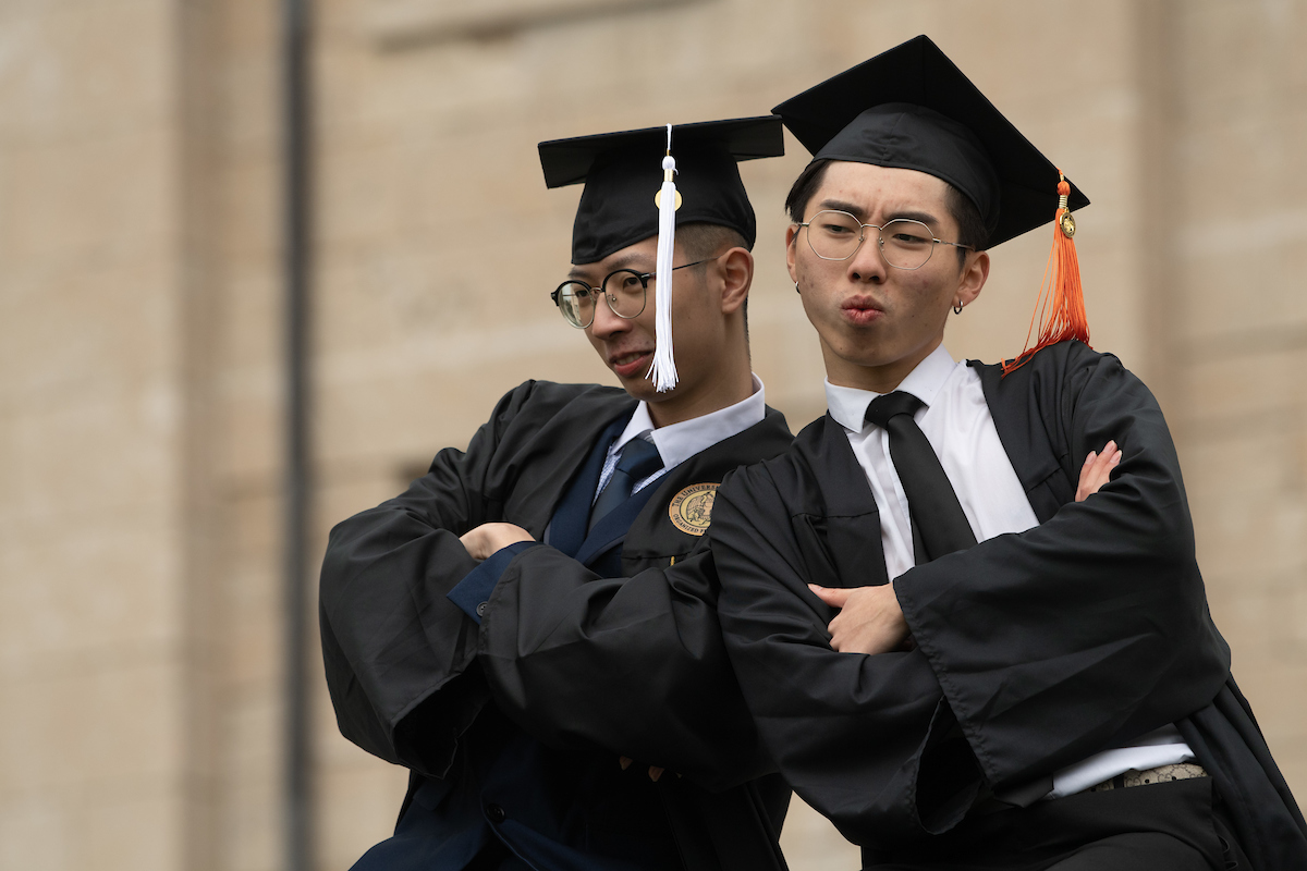 uiowaalumni's tweet photo. Graduating Hawkeyes!

Stop by our tent for fun alumni giveaways, free cookies, and complimentary professional photos taken with the Graduation Herky statue and in front of the Old Capitol! #UIowaGrad22

📅 May 13 and 14
⏰ 2-5 p.m., weather permitting https://t.co/rPQQCgytGw