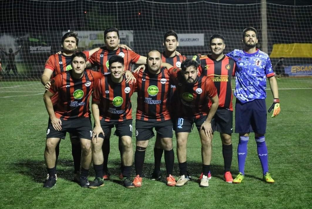 Con la misma convicción ⚖️

<a href="/Fdp017/">FDP 17</a> propuso una lucha constante durante todo el torneo y lograron avanzar.

-Puntos obtenidos: 14
-Goles a favor: 35
-Goles recibidos: 27
-Mejor campaña: La actual.