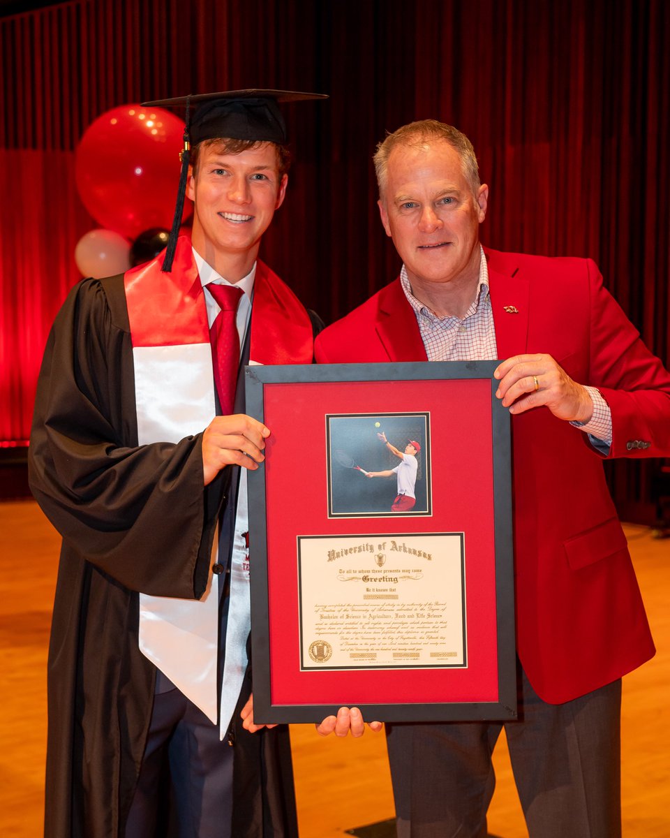 RazorbacksLearn's tweet photo. GRADUATION SZN 🐗🎓‼️ - Congratulations to the Razorbacks who’ll be receiving their degrees this weekend, we’re so proud of you. What an accomplishment - once a Razorback, always a Razorback!
#LearnAsOne #WooPig https://t.co/WGxib4pMxk