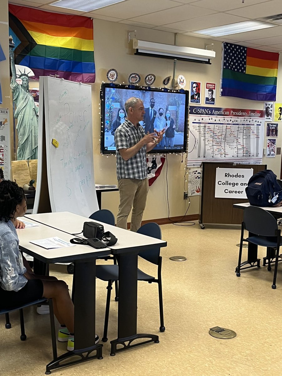 APGOPORCCA's tweet photo. It was a pleasure to have Ward 13 Councilman Kris Harsh speak to the Governerds of my AP Government and Politics class about Power Analysis. Local government and politics is the most important! Thank you Councilman! @clevelandcitycouncil. https://t.co/Q5OnWfE6zv