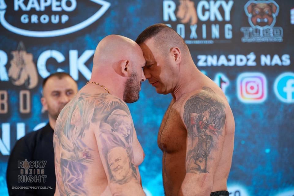 RockyBoxingProm's tweet photo. Kapeo Rocky Boxing Night 13 
BIĆ ALBO NIE BYĆ? - ceremonia ważenia zawodników już za nami. Czekamy już tylko na wielkie grzmoty ‼️
📺 Polsat Sport oraz Super Polsat 
Od godz 18:30 
Będzie się działo ‼️
fot. https://t.co/brNhkFzCGz https://t.co/fuYFePrOEk