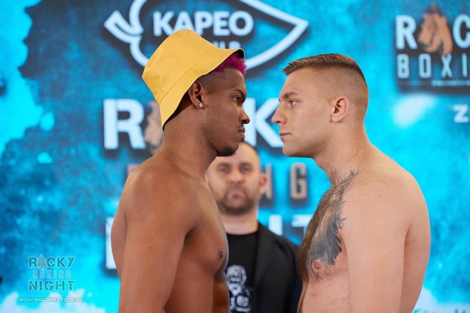 RockyBoxingProm's tweet photo. Kapeo Rocky Boxing Night 13 
BIĆ ALBO NIE BYĆ? - ceremonia ważenia zawodników już za nami. Czekamy już tylko na wielkie grzmoty ‼️
📺 Polsat Sport oraz Super Polsat 
Od godz 18:30 
Będzie się działo ‼️
fot. https://t.co/brNhkFzCGz https://t.co/fuYFePrOEk