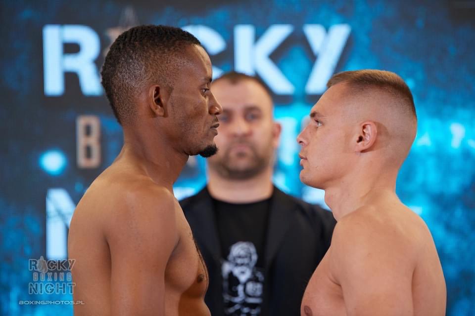 RockyBoxingProm's tweet photo. Kapeo Rocky Boxing Night 13 
BIĆ ALBO NIE BYĆ? - ceremonia ważenia zawodników już za nami. Czekamy już tylko na wielkie grzmoty ‼️
📺 Polsat Sport oraz Super Polsat 
Od godz 18:30 
Będzie się działo ‼️
fot. https://t.co/brNhkFzCGz https://t.co/fuYFePrOEk