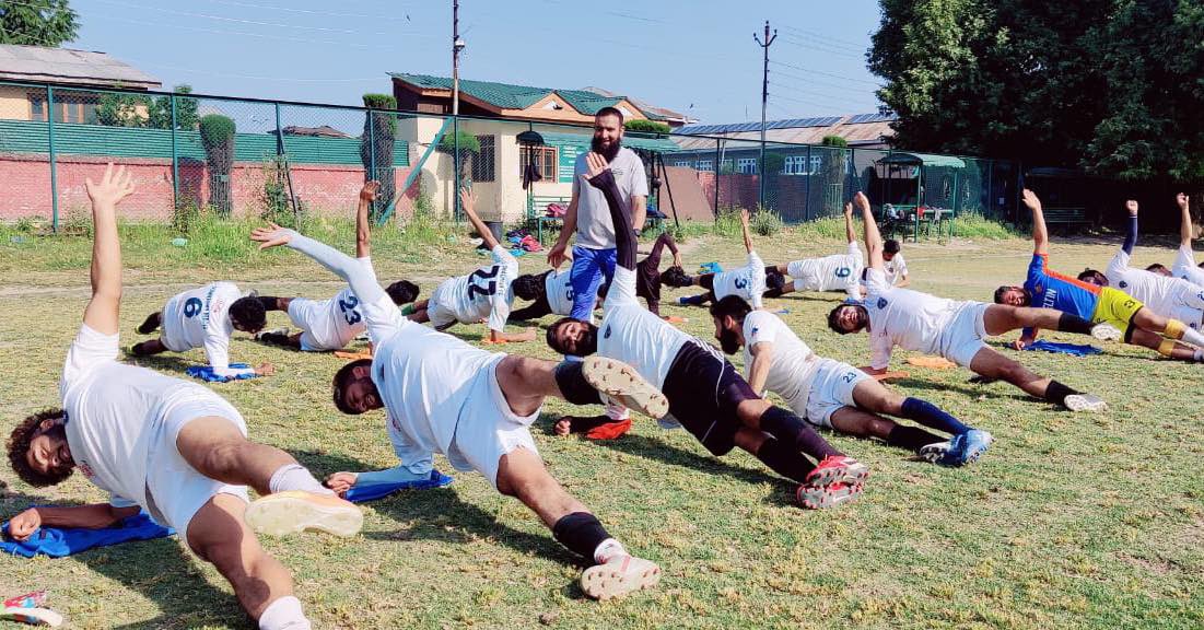 DowntownHFC's tweet photo. Keep training and Keep learning until you get it right…..
#mydowntownmypride 

@RJSameenKhan 
@Footbal21749076 
@MajidYousuf_ 
@nuzhatjehangir 
@Sports_NDTV @BBC_WF @FfP_Global https://t.co/CUBo6wuMUf