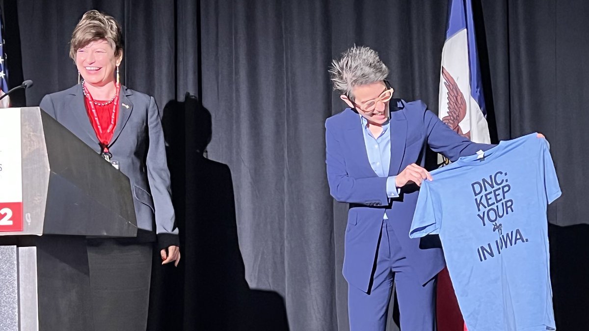 jaybyers's tweet photo. Big thanks to @amyewalter, Publisher & Editor-in-Chief of @CookPolitical, for addressing @DSMpartnership #DMDC2022! Hope you like your new swag from @RAYGUNshirts! #DSMUSA #KeepIowaFirst https://t.co/PB1DLZxdp5
