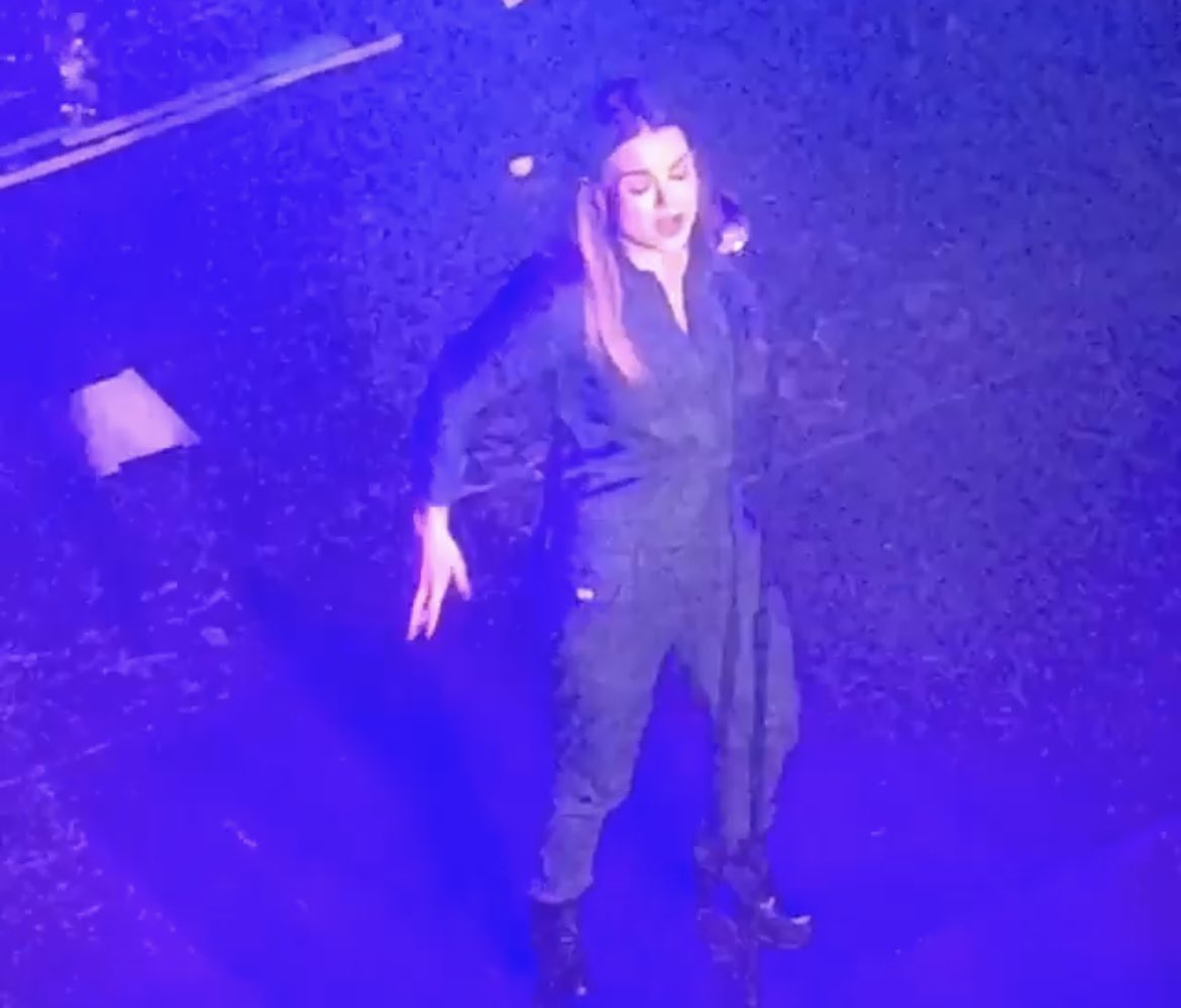 fooImeagain's tweet photo. I’m so excited to see this queen again it’s been too long 😍😍😍 @iamjojo here’s to hoping she does this strip tease again😉🥵 https://t.co/63yKewaRDa