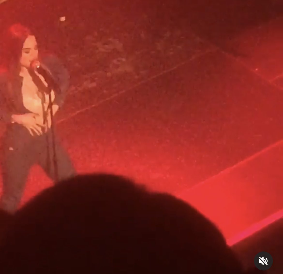 fooImeagain's tweet photo. I’m so excited to see this queen again it’s been too long 😍😍😍 @iamjojo here’s to hoping she does this strip tease again😉🥵 https://t.co/63yKewaRDa