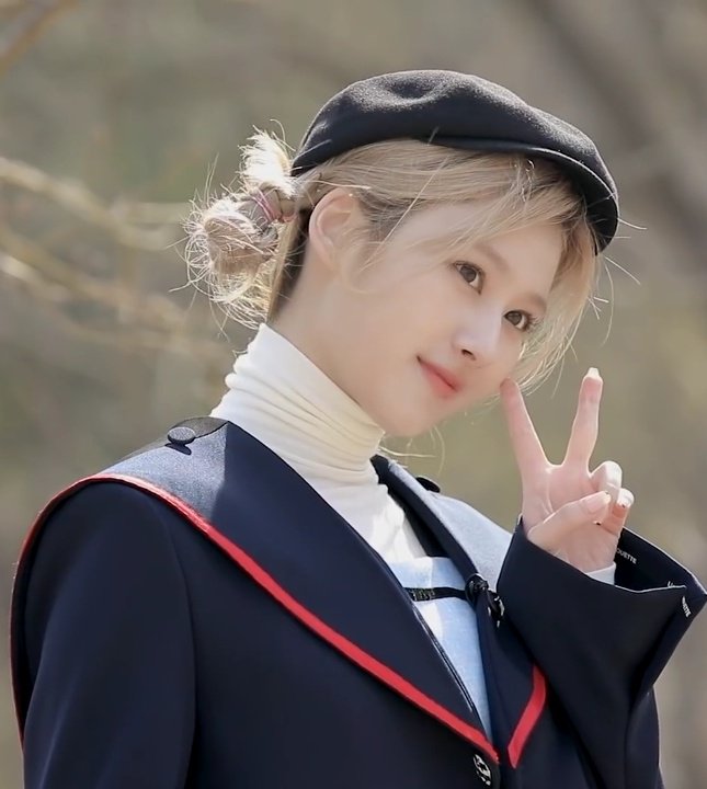 sanapics's tweet photo. sana is the cutest https://t.co/z2rlUtchOC