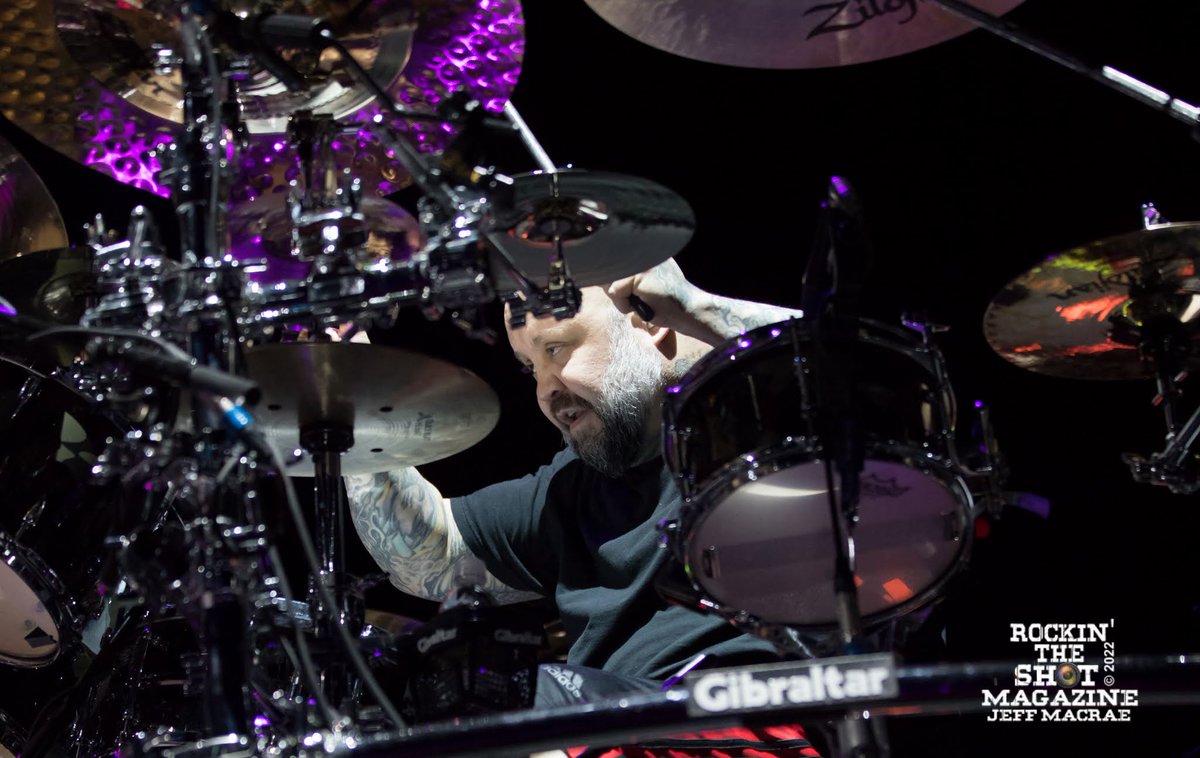 rockintheshot's tweet photo. Limp FUCKING Bizkit la de daaa!! Last night's show was awesome! More to come.. @limpbizkit @freddurst #limpbizkit #limpbizkitstillsuckstour #dadvibes #music #concert #concertphotography #musicphotography #photography #photographer #livemusic #festival #musicislife #rock #canon https://t.co/Txg9DBBhdK