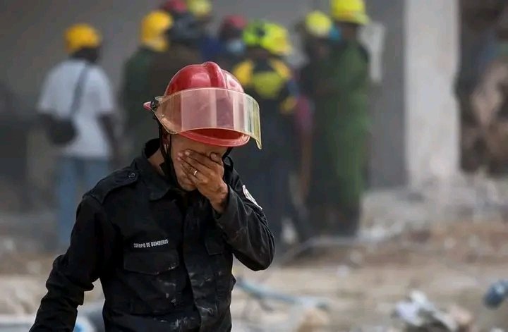 Termina una dolorosa etapa y para otros comienza, pero es justo reconocer la labor realizada por el Cuerpo de Bomberos y todas las personas que participaron en las acciones de rescate en el #HotelSaratoga, arriesgando sus vidas y sin descanso.
#FuerzaCuba #DueloOficial