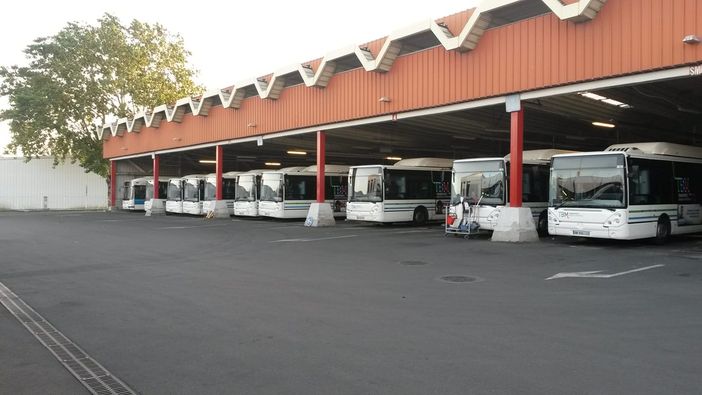 JCoupable's tweet photo. Ali Bouhemid travaille sur le Réseau de transport de Bordeaux @info_tbm 
@info_tbm nous tenions à vous informer des propos publiés par votre chauffeur sur les réseaux sociaux.
Son commentaire: https://t.co/EtKUHOPIat
Son FB: https://t.co/jK9lGAplc5
@DILCRAH @_LICRA_ @Le_CRIF https://t.co/s627qlJbwG