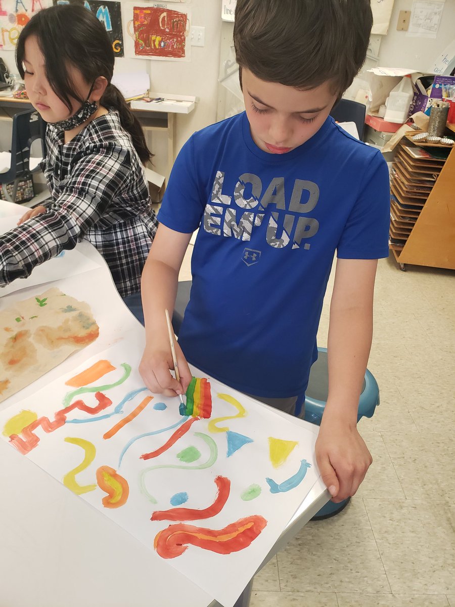 MrsLHill2's tweet photo. Shhh... artists are hard at work today in 3-1 exploring  colour theory and symmetry as we make butterflies!🦋
@JohnTTuckPS @HaltonDSB #gradethreeJTT #weareartists https://t.co/OnThcV0hIY