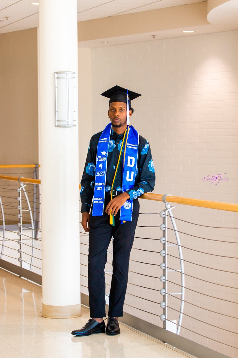 Htx_Dee2's tweet photo. i never dreamed about success. i worked for it 📚

Dillard University 
May 14th, 2022

… Dee Signing Out ✌🏾

 #HBCUGrad #du22 #mydu https://t.co/TxsEQRmXaT