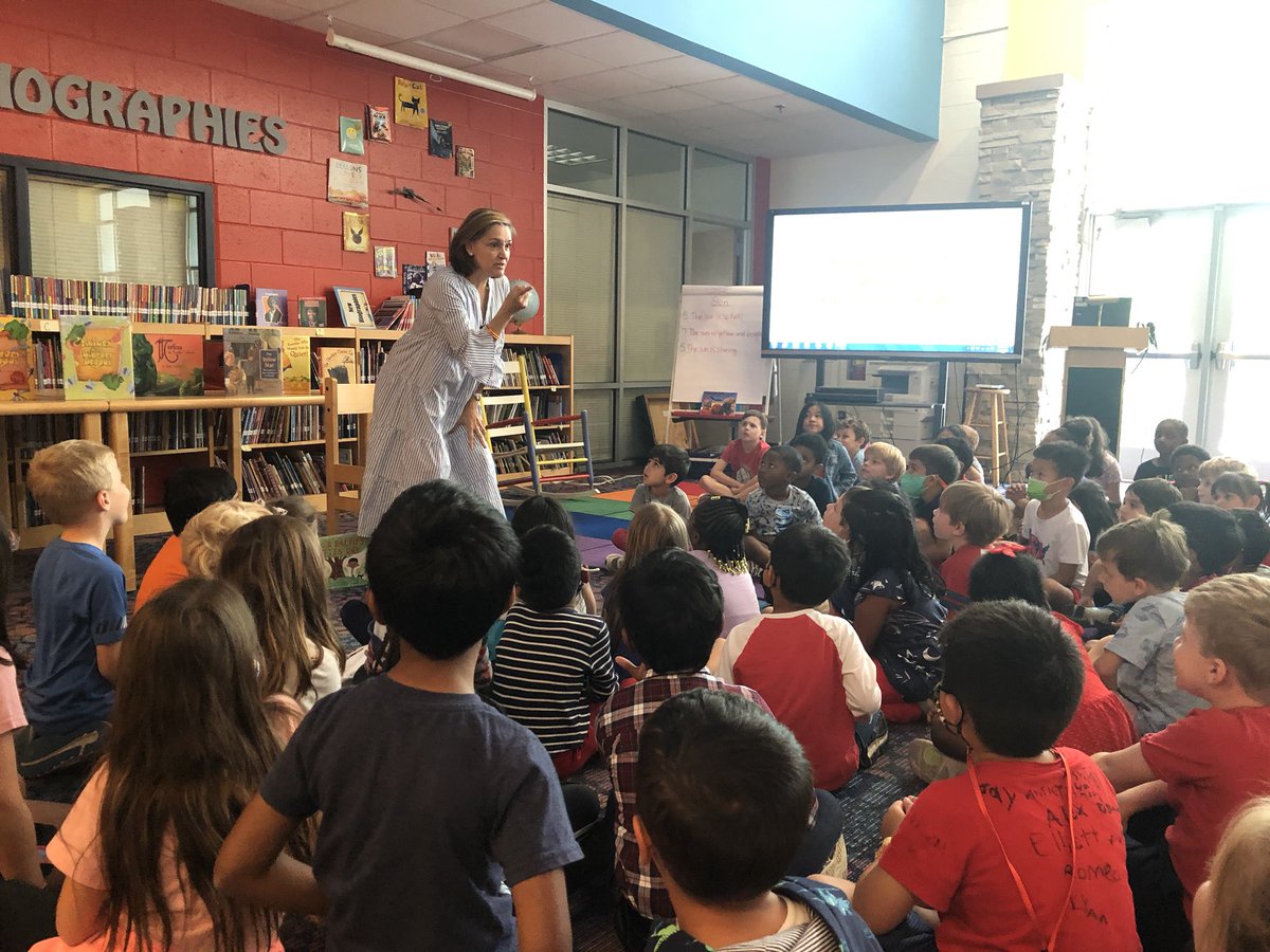 MsTaggartsClass's tweet image. Thank you @deedybooks for visiting @DunwoodyStem today! We enjoyed your stories, especially Martina the Beautiful Cockroach. Our favorite book is The Library Dragon!