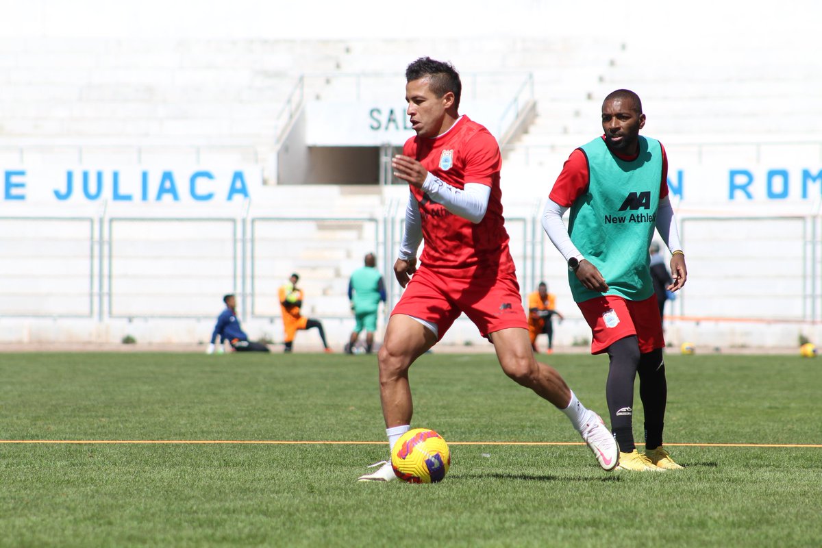 BinacionalFC's tweet photo. 📸| ¡Disciplina, trabajo y humildad!
¡Vamos, Binacional! ¡Vamos, Juliaca! ¡Vamos, región de Puno!
#DaleBi #PorElSur #NoDejesDeCuidarte 💪💪🔵⚪ https://t.co/dXnEAHPxaB