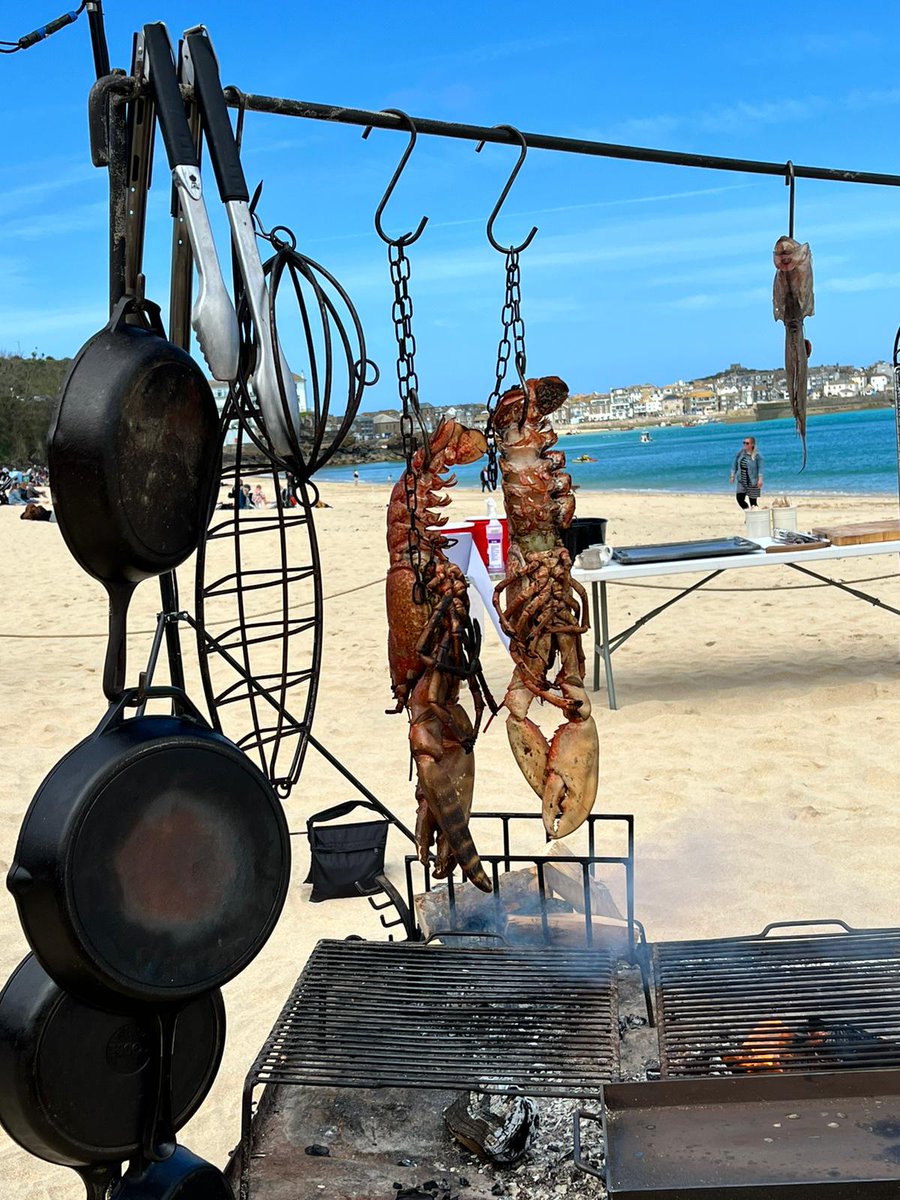 What an amazing first day it has been so far! 

Don’t forget entry is FREE and we are open till 11pm. A reminder that tickets are required for the Evening Music Sessions, we have a few left so be quick. 

Buy your tickets at …esfoodanddrinkfestival.seetickets.com/event/st-ives-…
⁠⁠
See you down the beach 🏖️