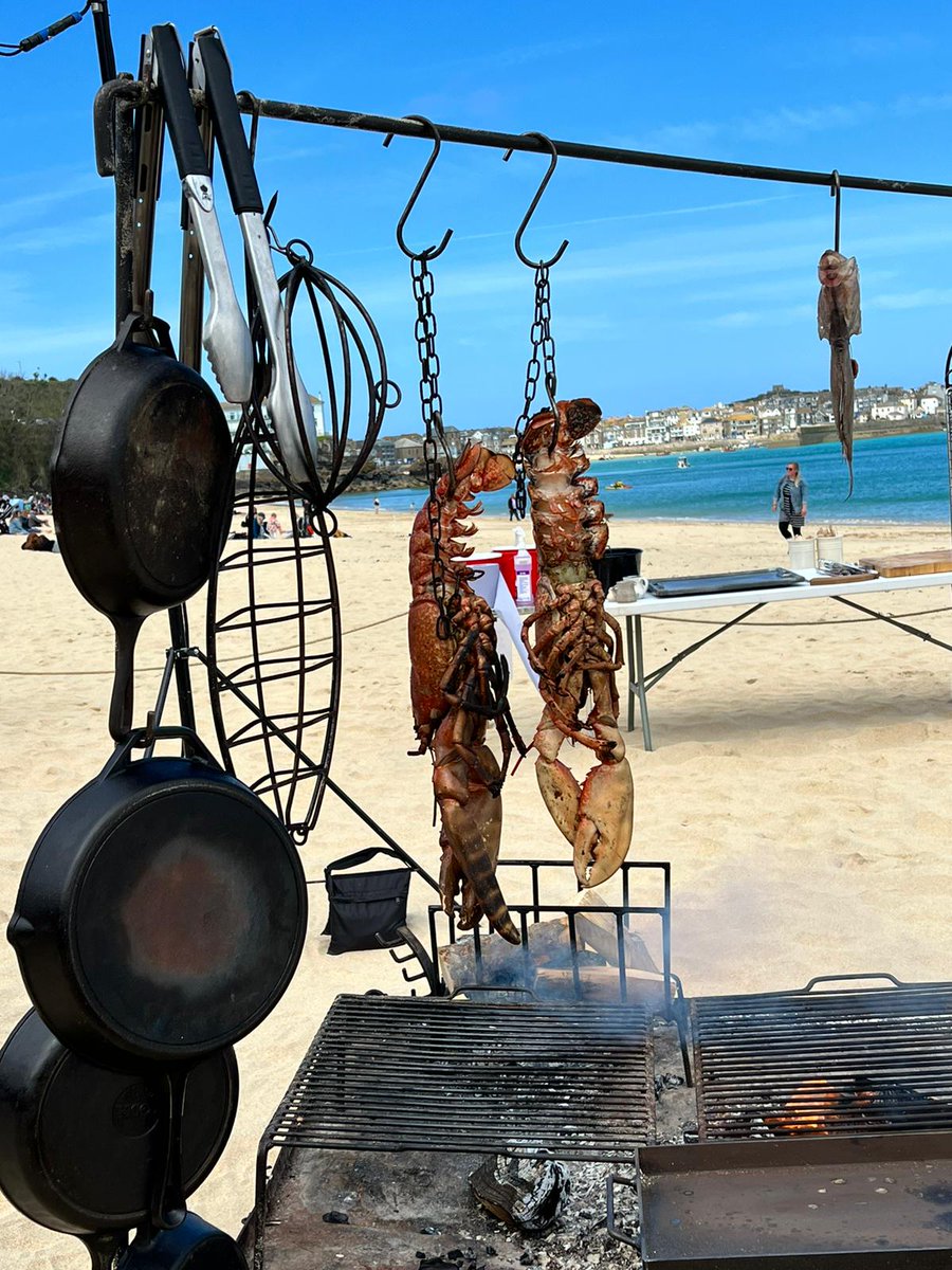 What an amazing first day it has been so far! Don’t forget entry is FREE and we are open till 11pm. A reminder that tickets are required for the Evening Music Sessions, we have a few left so be quick. Buy your tickets at …esfoodanddrinkfestival.seetickets.com/event/st-ives-… ⁠⁠ See you down the beach 🏖️