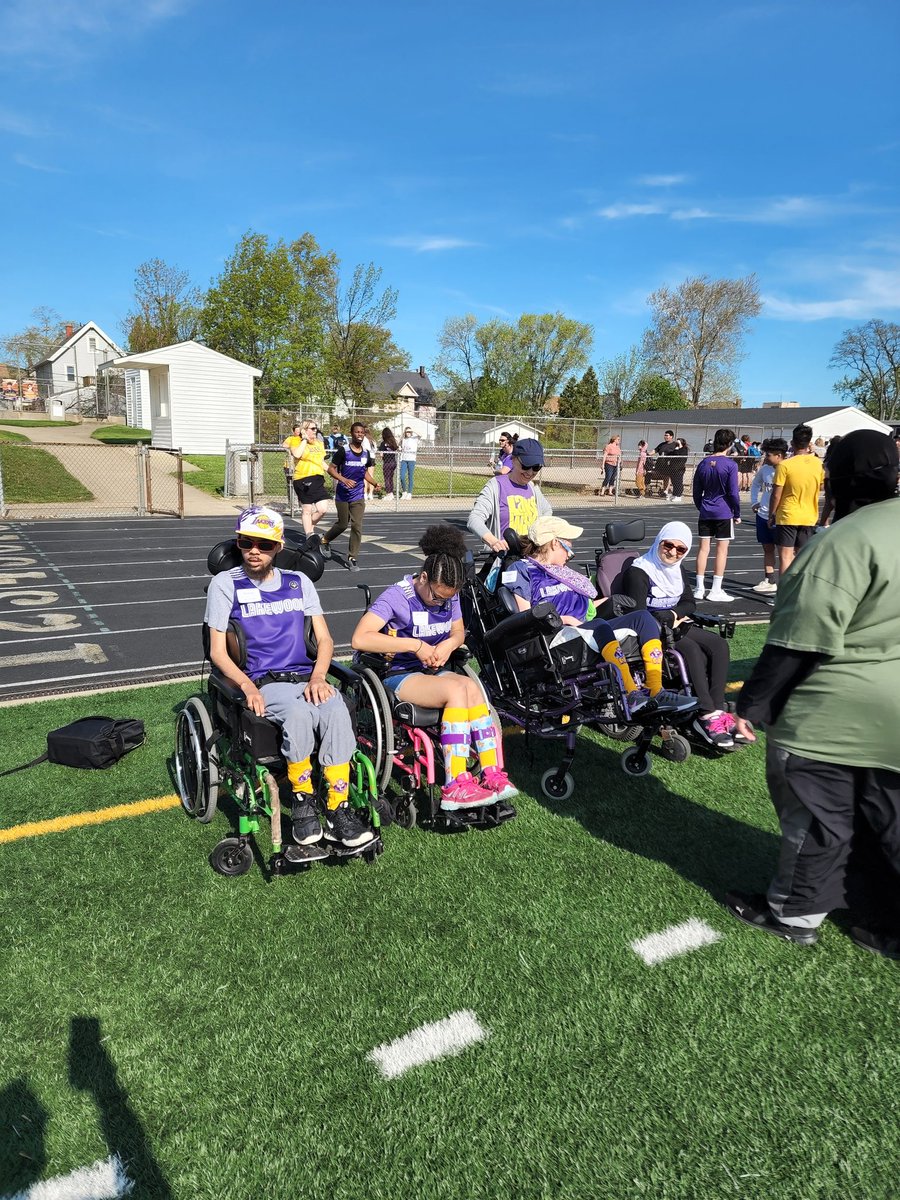LkwdLHSTrakFld's tweet photo. More pictures for the Special Olympics today @LkwdSchools.
Great job today Corey.
#RangerPride @LkwdAthletics #OneHeartbeatOneLkwd #FocusFWD @LHS_ABOOSTERS @FacesLakewoodOH https://t.co/hF62beR5kI