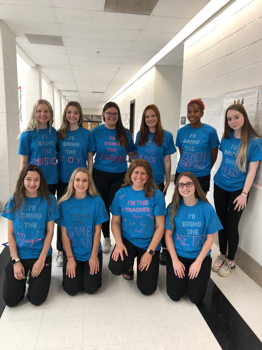 MrsRachic's tweet photo. Field Day with my seniors! Let’s go! @CTA_CCPS #imtheteacher #ibringeverything https://t.co/wCLxLg22HV