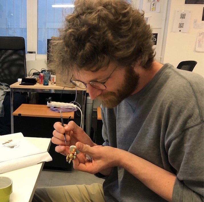 SpoonCreatures's tweet photo. Hier lors de notre Marvelous break, moment de détente et découverte où un.e membre de la tribu partage une passion qui lui est chère, les SPooNers ont pu s’essayer aux joies de la peinture et du modélisme !
Pas mal pour une première, non ?
#Spooncreatures #Spoontribe https://t.co/IF6nzdFZ8U