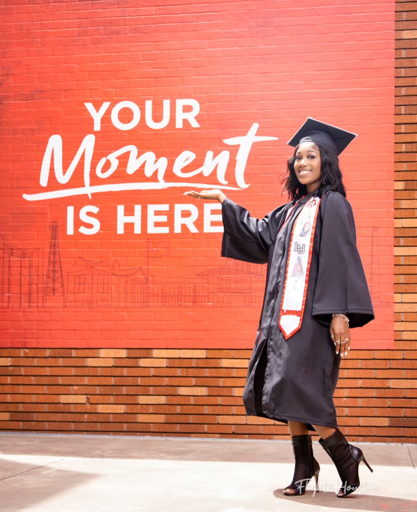 Ogdeee's tweet photo. Through all the blood sweat and tears it took to get here and I can finally said I DID IT! “God is within her she will not fail. Psalms 46:5” without God and the support of those in my corner I wouldn’t be where I am today so I thank each and everyone of you! One degree finer! 👩🏾‍🎓 https://t.co/tQQ3LaJrQp