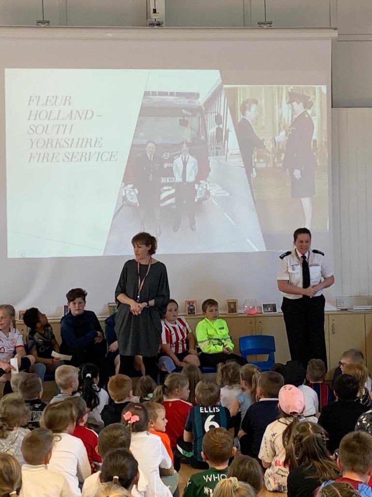 Fleurholland2's tweet photo. Doing what I love today, inspiring our younger generation around my job. 
 #nevertooyoung #inspiringtheyoungergeneration #fireservicecareers #bewhoyouwanttobe https://t.co/z1xWpy07aK