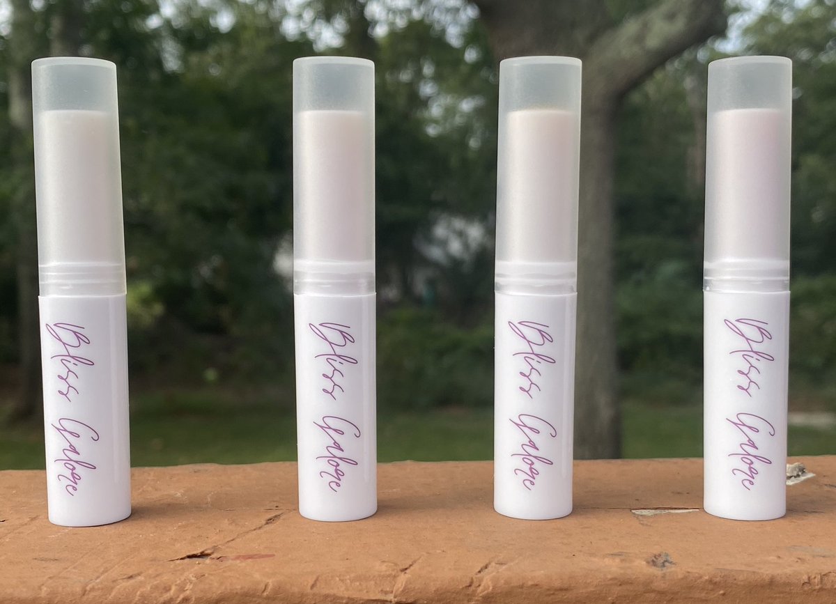 🚨 All body butters, sugar body scrubs, lip scrubs, and lip balm are on sale for 50% off 🚨

8oz sugar body scrubs and whipped body butters - $13
Lip scrubs - $3
Lip balm - $2.50

+ our new Friday deal is an additional 10% off all orders placed today with the code “Friyay” 💕