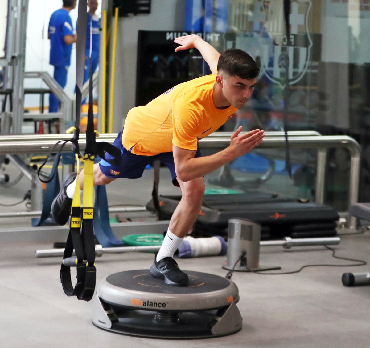 Pedri's tweet photo. 𝑾𝒐𝒓𝒌 𝒊𝒏 𝒑𝒓𝒐𝒈𝒓𝒆𝒔𝒔 🏋🏻‍♂️💪 https://t.co/ie1FCnt8zL